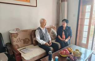 离退休工作处开展中秋节走访慰问老干部活动