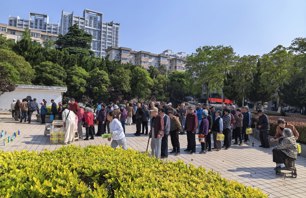 离退休工作处组织开展“乐享银龄，欢庆五一”趣味游艺活动